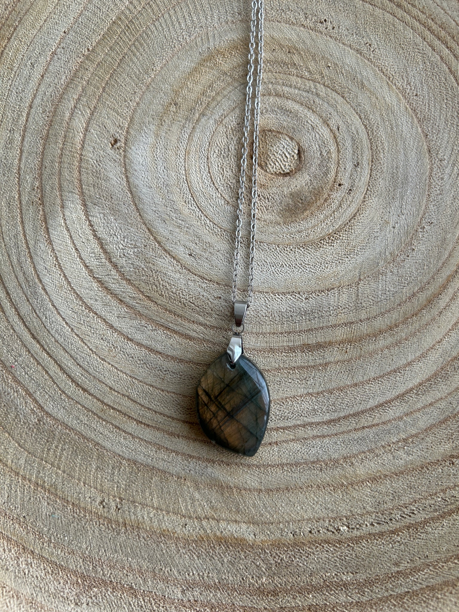 Collier en Labradorite en forme libre